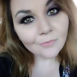 Meet your Posher, Lashea